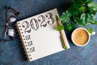 Top 3 business New Year's resolutions to promote growth.